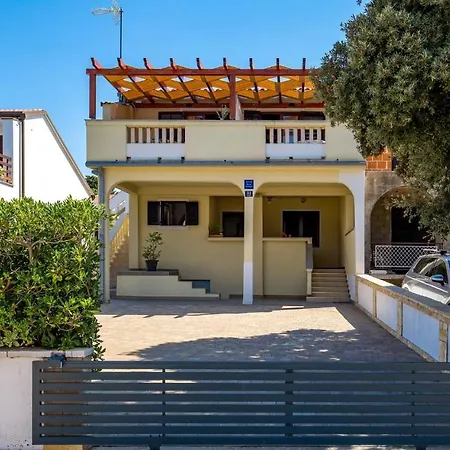 1 Bedroom In * Mandre