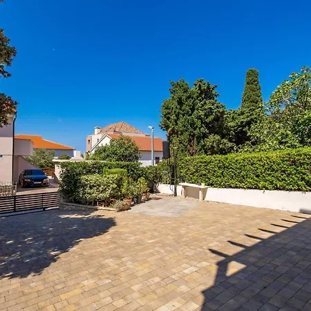 1 Bedroom In Apartament