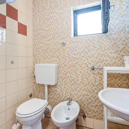 1 Bedroom Cozy In Apartment *
